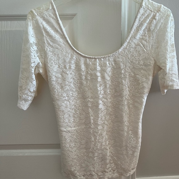 GUESS floral white lace top with cross back - Picture 1 of 2